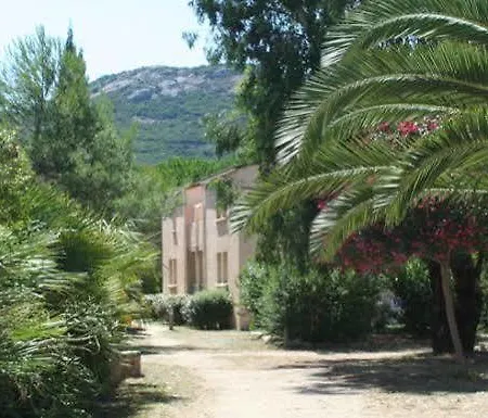 Ξενοδοχείο με διαμερίσματα Thalassa Καλβί